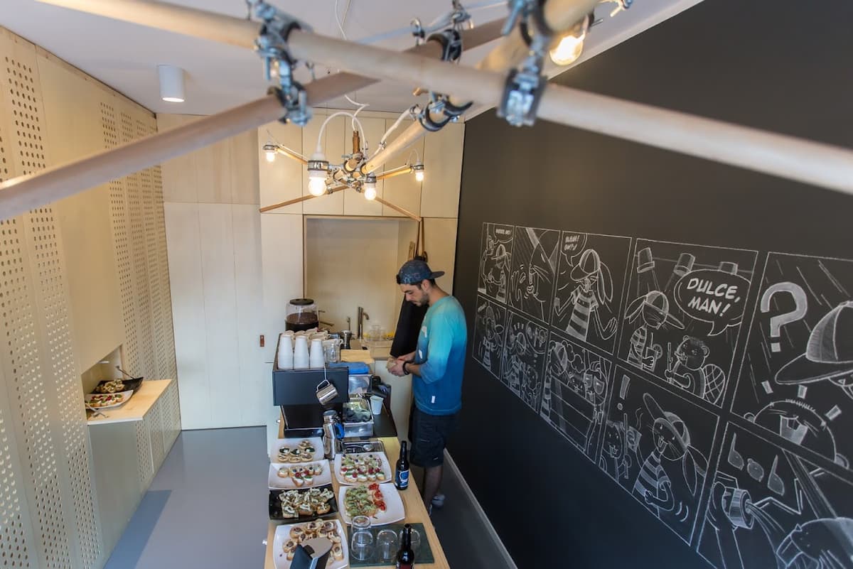 Two Minutes Coffee Shop in Bucharest