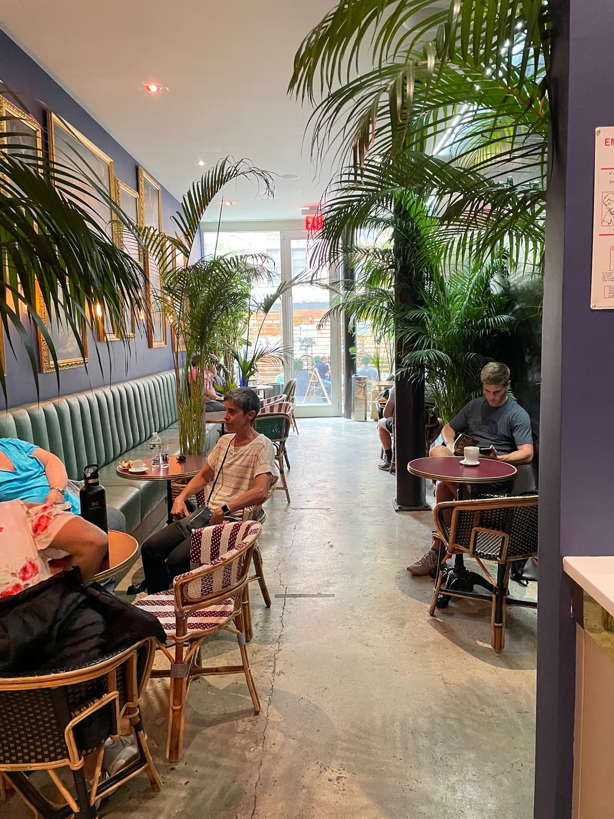 Café-Flor / Bar 21 in New York City
