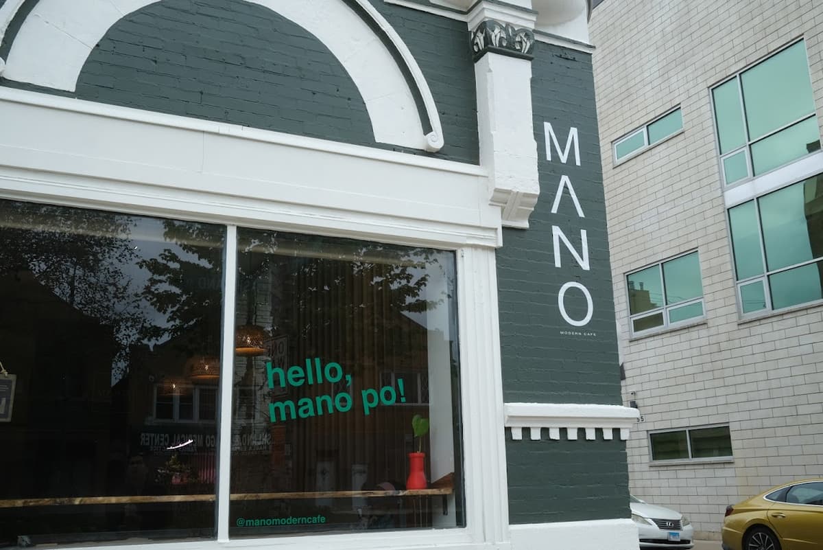 Mano Modern Cafe in Chicago