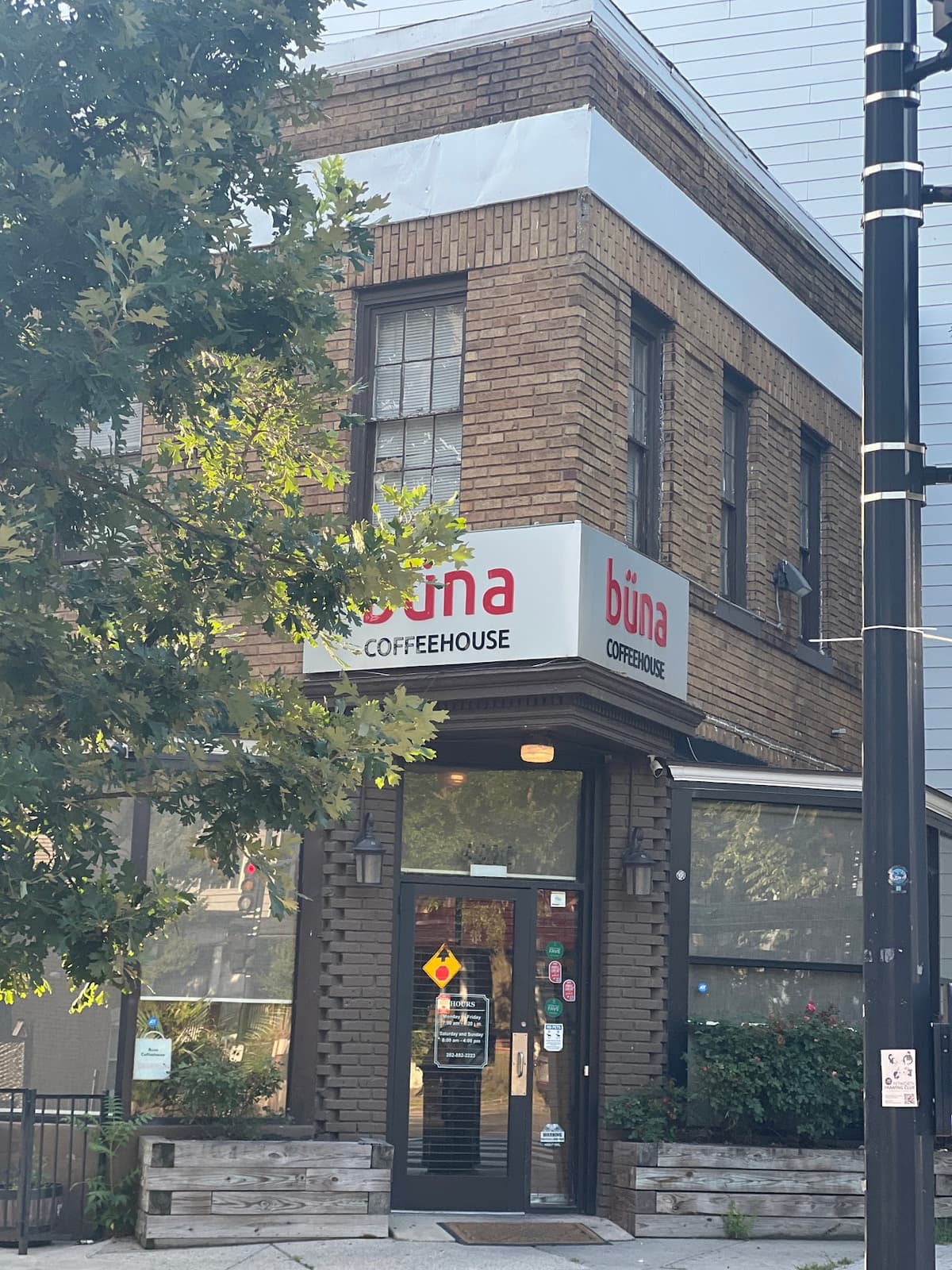 Büna Coffeehouse in Washington DC