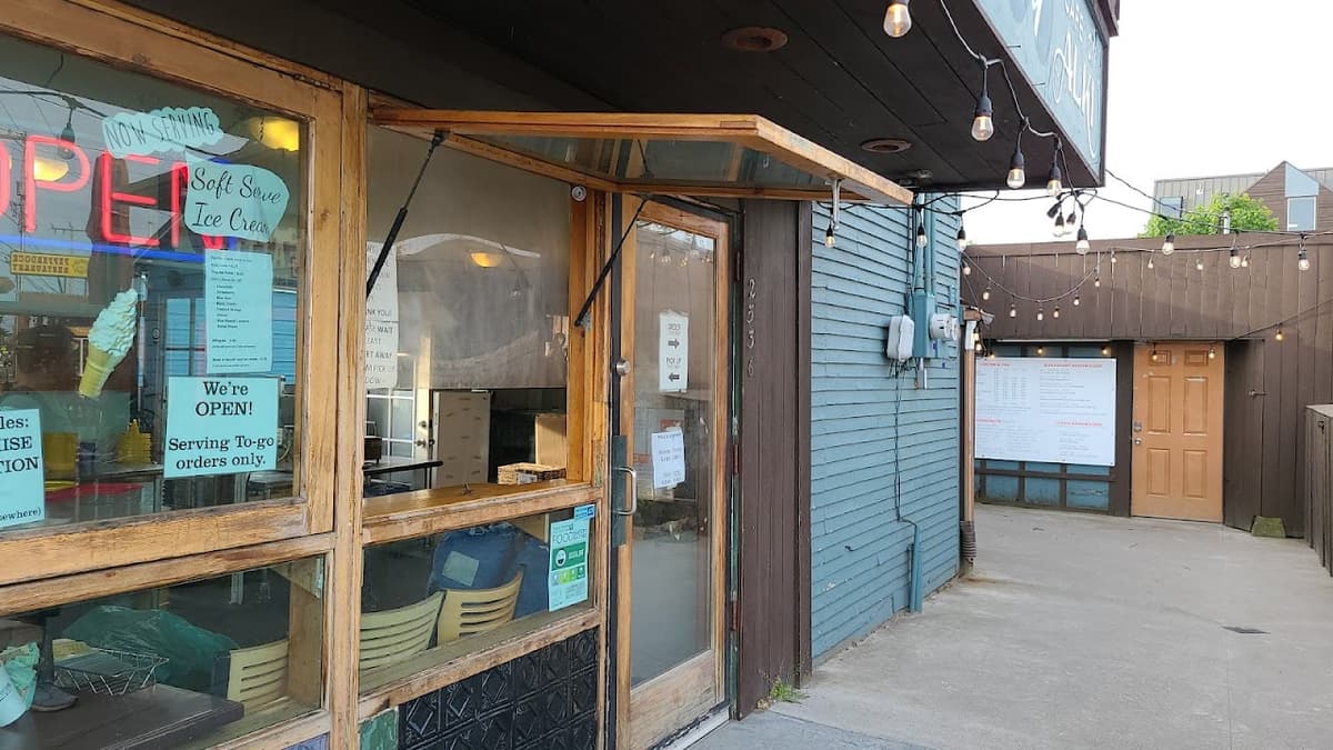 Ampersand Cafe on Alki in Seattle